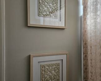 *Set of 2 decorative wall art 