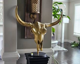 *Gold bronze bull sculpture 