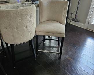 *4 Cream bar stools