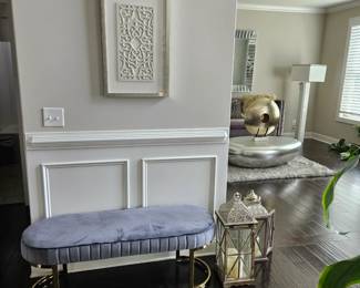 *Gray ottoman 
*Abstract wall decor
*Decorative set of 2 lanterns
