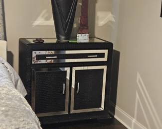 *2 Black with mirror accents 
  cabinets 
*2 Black and white lamps