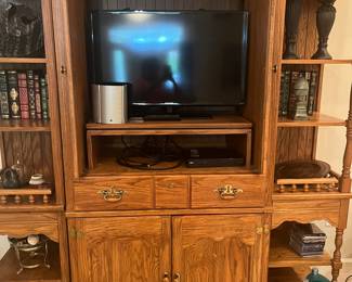 Very nice 3 piece cabinet with 2 side book shelves