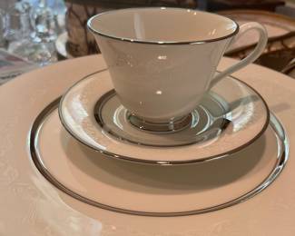 Lennox Oxford Bone Echo ~ Service for 12