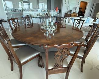 SEATS 10 & CAN BE MADE SMALLER