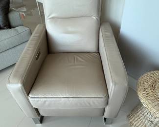 ELECTRONIC RECLINER