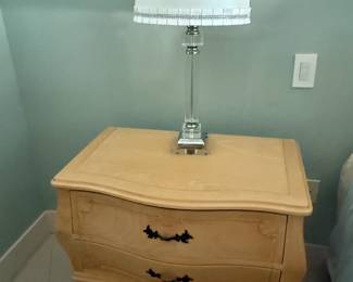 LAMPS AND 2 NIGHTSTANDS