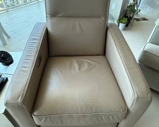 ELECTRONIC RECLINER