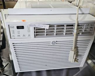 WINDOW AIR CONDITIONER