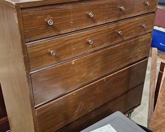 CHEST OF DRAWERS