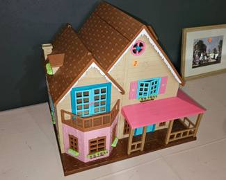 DOLL HOUSE