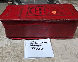 VINTAGE INTERNATIONAL HARVEST TOOLBOX