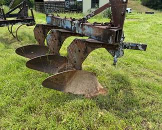 FORD 3 BOTTOM PLOW