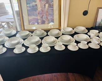 Black tablecloth does make it pop. Tina may sell the tablecloth to make the deal.