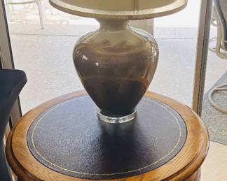 Round table. Round lamp. Perfect combo.
