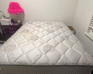Queen set with rails