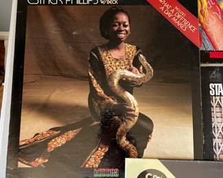 Vintage Vinyl Records Lot Jerry Garcia, Marion Williams and more. 1. Howard Wales & Jerry Garcia - 'Hooteroll?' (Year: 1971) 2. Joe Tex - 'Live and Lively' (Year: 1968) 3. Esther Phillips - 'What a Difference a Day Makes' (Year: 1970) 4. Marion Williams - 'Standing Here Wondering Which Way to Go' (Year: 1971) 5. Hans Olson - 'Sings the Blues' (Year: 1980)
Note photos for details and condition. Measurements taken under field conditions are approximate within 1/2". Feel free to reach out with any questions.