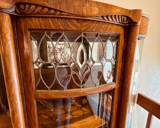 Antique Quarter Sawn Oak Curio - Leaded Glass. This is a beautiful quarter sawn oak curio with a leaded glass panel. There are custom fit wood shelves with plate grooves. A truly unique representation of curio. Overall height 63" x Overall width 41 1/2". One small chip in veneer.
Note photos for details and condition. Measurements taken under field conditions are approximate within 1/2". Feel free to reach out with any questions.
Items are heavy and we do not assist with loading. Be sure to bring adequate help and a large enough vehicle for large items. If you need assistance, call Denny for an estimate for delivery. (720) 393-0204.