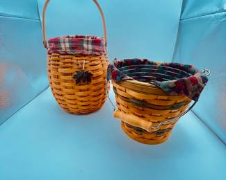 Set of Longaberger Baskets - Longaberger Magazine Basket, Round Basket
This auction lot includes two woven baskets from Longaberger. The first basket is a classic style with a plaid fabric liner, featuring a charming decorative leaf. The second is a smaller, round basket designed for versatility and comes with a wire handle and matching fabric liner. Both baskets are perfect for home decor or storage. Year: 2000, Brand: Longaberger.
Note photos for details and condition. Measurements taken under field conditions are approximate within 1/2". Feel free to reach out with any questions.
Items are heavy and we do not assist with loading. Be sure to bring adequate help and a large enough vehicle for large items. If you need assistance, call Denny for an estimate for delivery. (720) 393-0204.