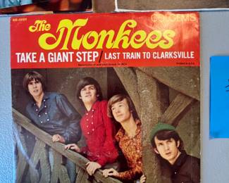1. The Beach Boys - Good Vibrations (Capitol Records, 1970) 2. Bread - If / Take Comfort (Elektra Records, 1971) 3. The Monkees - Take a Giant Step / Last Train to Clarksville (Colgems, 1966)
Note photos for details and condition. Measurements taken under field conditions are approximate within 1/2". Feel free to reach out with any questions.