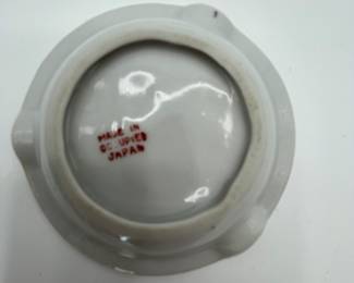 This is an adorable set of to miniature ash trays from occupied Japan. Hand painted and in beautiful condition for an item of this age and use. Perfect to be repurposed.
Note photos for details and condition. Measurements taken under field conditions are approximate within 1/2". Feel free to reach out with any questions.