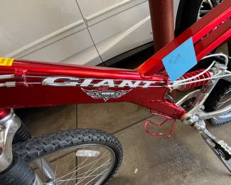 Red mountain bike featuring Dia Compe DP7 brake levers, magnesium frame, and durable tires. Ideal for off-road adventures or casual rides. Very good condition - See photos
Note photos for details and condition. Measurements taken under field conditions are approximate within 1/2". Feel free to reach out with any questions.