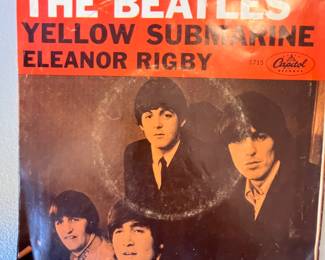 The Beatles Vinyl Records Collection
Includes three classic singles: 'I Am The Walrus / Hello Goodbye' (1967, Capitol Records), 'Get Back' (Single with Apple label), and 'Yellow Submarine / Eleanor Rigby' (1966, Capitol Records).
Note photos for details and condition. Measurements taken under field conditions are approximate within 1/2". Feel free to reach out with any questions.