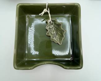 This is a lot of fun kitchen decor, a large Pear figure, a ceramic napkin holder with weight and a miniature frame.
Note photos for details and condition. Measurements taken under field conditions are approximate within 1/2". Feel free to reach out with any questions.
