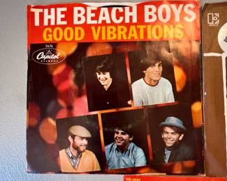 1. The Beach Boys - Good Vibrations (Capitol Records, 1970) 2. Bread - If / Take Comfort (Elektra Records, 1971) 3. The Monkees - Take a Giant Step / Last Train to Clarksville (Colgems, 1966)
Note photos for details and condition. Measurements taken under field conditions are approximate within 1/2". Feel free to reach out with any questions.
