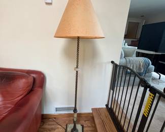 Vintage Solid Brass Floor Lamp with Marble Base
Beautiful Vintage Solid Brass Floor Lamp with Marble Base. Classic design with clean lines. This lamp is truly timeless. There is a chip in the metal. See photos.
Note photos for details and condition. Measurements taken under field conditions are approximate within 1/2". Feel free to reach out with any questions.
