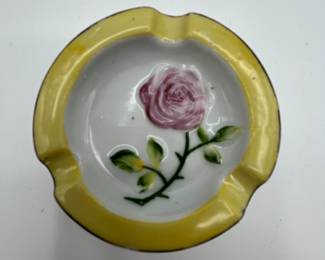 Set of two Japanese Hand Painted Miniature Ash Trays
This is an adorable set of to miniature ash trays from occupied Japan. Hand painted and in beautiful condition for an item of this age and use. Perfect to be repurposed.
Note photos for details and condition. Measurements taken under field conditions are approximate within 1/2". Feel free to reach out with any questions.