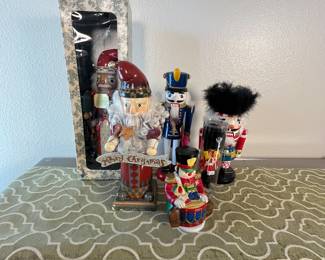 A lot of Nutcrackers! Beautiful Christmas Nutcracker Decor, Music Box. This is a lot of Christmas Nutcracker lots, including a music box nut cracker in working condition. perfect for Christmas Collectors.
Note photos for details and condition. Measurements taken under field conditions are approximate within 1/2". Feel free to reach out with any questions.
Items are heavy and we do not assist with loading. Be sure to bring adequate help and a large enough vehicle for large items. If you need assistance, call Denny for an estimate for delivery. (720) 393-0204.