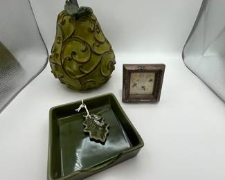 Lot of Kitchen Decor Including Beautiful Napkin Holder. This is a lot of fun kitchen decor, a large Pear figure, a ceramic napkin holder with weight and a miniature frame.
Note photos for details and condition. Measurements taken under field conditions are approximate within 1/2". Feel free to reach out with any questions.