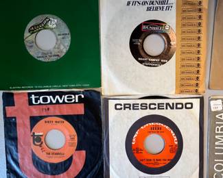 Vintage 45 RPM Record Lot - Ronnie Milsap, The Byrds, Santana, Chicago and more! Collection of 9 records from various labels including Columbia, Tower, RCA, and Crescendo. Features a mix of genres from the 1960s and 1970s. Titles include 'It's Oundunil... Believe It!' and others, housed in original paper sleeves.
Note photos for details and condition. Measurements taken under field conditions are approximate within 1/2". Feel free to reach out with any questions.