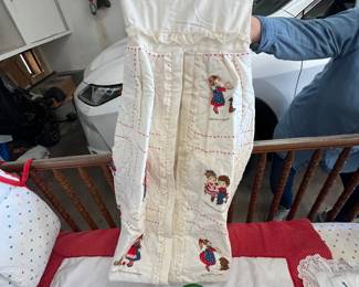 Original Jenny Lind Crib with Bedding - Beautiful Jenny Lind Crib in good condition with all of the fun period relevant bedding.
Note photos for details and condition. Measurements taken under field conditions are approximate within 1/2". Feel free to reach out with any questions.