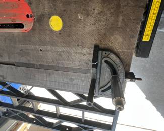 Craftsman, Model: 113.241691. Features Delta Flex Drive, includes accessories and base.
Note photos for details and condition. Measurements taken under field conditions are approximate within 1/2". Feel free to reach out with any questions.