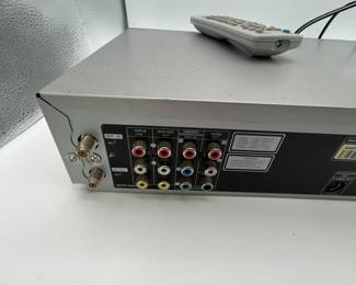 Year: 2005, Brand: Zenith, Model: ZV457HD
Combination Unit to play your collectible movies, videos and DVD’s.
Note photos for details and condition. Measurements taken under field conditions are approximate within 1/2". Feel free to reach out with any questions.