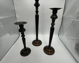 Set of 3 Vintage Solid Brass Candlesticks. Gatco Candlesticks - Solid Brass Tall - 18", Medium - 14", Short - 11". Decorative brass candlesticks with a classic design, perfect for home decor.
Note photos for details and condition. Measurements taken under field conditions are approximate within 1/2". Feel free to reach out with any questions.