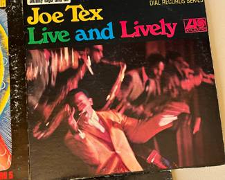 Vintage Vinyl Records Lot Jerry Garcia, Marion Williams and more. 1. Howard Wales & Jerry Garcia - 'Hooteroll?' (Year: 1971) 2. Joe Tex - 'Live and Lively' (Year: 1968) 3. Esther Phillips - 'What a Difference a Day Makes' (Year: 1970) 4. Marion Williams - 'Standing Here Wondering Which Way to Go' (Year: 1971) 5. Hans Olson - 'Sings the Blues' (Year: 1980)
Note photos for details and condition. Measurements taken under field conditions are approximate within 1/2". Feel free to reach out with any questions.