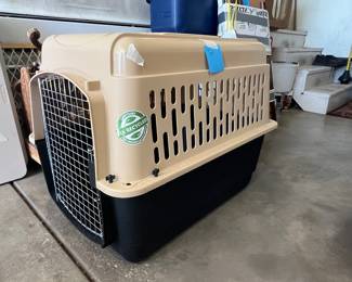 Large Pet Taxi Dog Crate - Large Pet Taxi Dog Crate in very good condition and ready to go!
Note photos for details and condition. Measurements taken under field conditions are approximate within 1/2". Feel free to reach out with any questions.