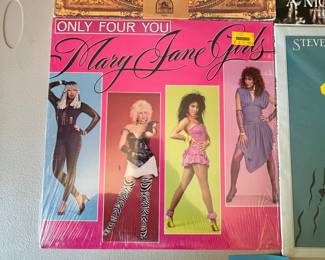 Vinyl Record Albums Stoney & Meatloaf, Rod Stewart, Mary Jane Girls, Steve Winwood. Super cool lot of albums including Rod Stewart and other popular artists. Nothing beats vinyl.
Note photos for details and condition. Measurements taken under field conditions are approximate within 1/2". Feel free to reach out with any questions.