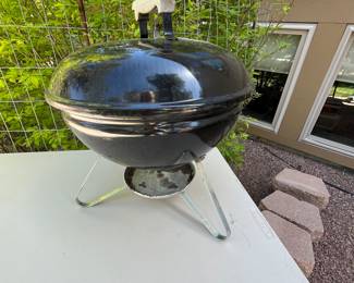 Table Top Weber Grill Black enamel Weber table top grill in very good used condition.
Note photos for details and condition. Measurements taken under field conditions are approximate within 1/2". Feel free to reach out with any questions.
Items are heavy and we do not assist with loading. Be sure to bring adequate help and a large enough vehicle for large items. If you need assistance, call Denny for an estimate for delivery. (720) 393-0204.