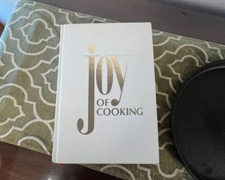 Includes a 1967 edition of 'Joy of Cooking' by Irma S. Rombauer and a 1999 edition of 'Feeling at Home' by Alexandra Stoddard, along with a cast iron skillet.
Note photos for details and condition. Measurements taken under field conditions are approximate within 1/2". Feel free to reach out with any questions.
Items are heavy and we do not assist with loading. Be sure to bring adequate help and a large enough vehicle for large items. If you need assistance, call Denny for an estimate for delivery. (720) 393-0204.