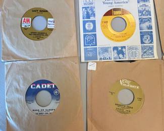 Bill Wither, Martin Gaye, The Ramsey Lewis Trio, Sonny Charles and more! Huge lot of 45’s from top artists from some of the greats! Bill Wither, Marvin Gaye, The Ramsey Lewis Trio and more!
Note photos for details and condition. Measurements taken under field conditions are approximate within 1/2". Feel free to reach out with any questions.