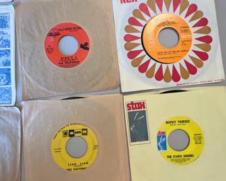 Bill Wither, Martin Gaye, The Ramsey Lewis Trio, Sonny Charles and more! Huge lot of 45’s from top artists from some of the greats! Bill Wither, Marvin Gaye, The Ramsey Lewis Trio and more!
Note photos for details and condition. Measurements taken under field conditions are approximate within 1/2". Feel free to reach out with any questions.