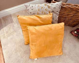 Includes five decorative pillows in various styles and colors: two mustard yellow square pillows, one geometric print pillow, one long pillow with 'HOME' text, and one large patterned pillow. All items are gently used and in good condition. Also includes a wicker basket for storage. Perfect for adding a cozy touch to your home decor.
Note photos for details and condition. Measurements taken under field conditions are approximate within 1/2". Feel free to reach out with any questions.
Items are heavy and we do not assist with loading. Be sure to bring adequate help and a large enough vehicle for large items. If you need assistance, call Denny for an estimate for delivery. (720) 393-0204.