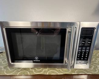 Westinghouse Microwave Oven - Perfect for Dorm Room! Westinghouse Microwave in working condition - Model: WMC16105S Output: 1000 Watts
Note photos for details and condition. Measurements taken under field conditions are approximate within 1/2". Feel free to reach out with any questions.
Items are heavy and we do not assist with loading. Be sure to bring adequate help and a large enough vehicle for large items. If you need assistance, call Denny for an estimate for delivery. (720) 393-0204.