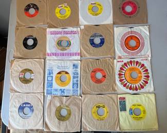 Bill Wither, Martin Gaye, The Ramsey Lewis Trio, Sonny Charles and more! Huge lot of 45’s from top artists from some of the greats! Bill Wither, Marvin Gaye, The Ramsey Lewis Trio and more!
Note photos for details and condition. Measurements taken under field conditions are approximate within 1/2". Feel free to reach out with any questions.