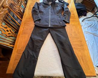 Obermeyer Women's Ski Jacket and Pants Set Women’s Size 10. Year: 2021, Brand: Obermeyer, Model: Women's Ski Jacket (Size 10) and Pants. Outfit is designed for winter sports with insulated lining and waterproof material. Jacket is in beautiful condition with little sign of wear and use. Pants are also in good condition. Headband included, to keep those ears warm!
Note photos for details and condition. Measurements taken under field conditions are approximate within 1/2". Feel free to reach out with any questions.
Items are heavy and we do not assist with loading. Be sure to bring adequate help and a large enough vehicle for large items. If you need assistance, call Denny for an estimate for delivery. (720) 393-0204.