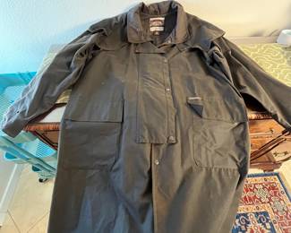 Driza-Bone Australian Legend Coat. Driza-Bone, Model: Not specified, Size: XXL, Made in Australia. See measurements for fit.
Note photos for details and condition. Measurements taken under field conditions are approximate within 1/2". Feel free to reach out with any questions.
Items are heavy and we do not assist with loading. Be sure to bring adequate help and a large enough vehicle for large items. If you need assistance, call Denny for an estimate for delivery. (720) 393-0204.