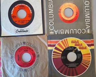 Vintage 45 RPM Record Lot - Ronnie Milsap, The Byrds, Santana, Chicago and more! Collection of 9 records from various labels including Columbia, Tower, RCA, and Crescendo. Features a mix of genres from the 1960s and 1970s. Titles include 'It's Oundunil... Believe It!' and others, housed in original paper sleeves.
Note photos for details and condition. Measurements taken under field conditions are approximate within 1/2". Feel free to reach out with any questions.